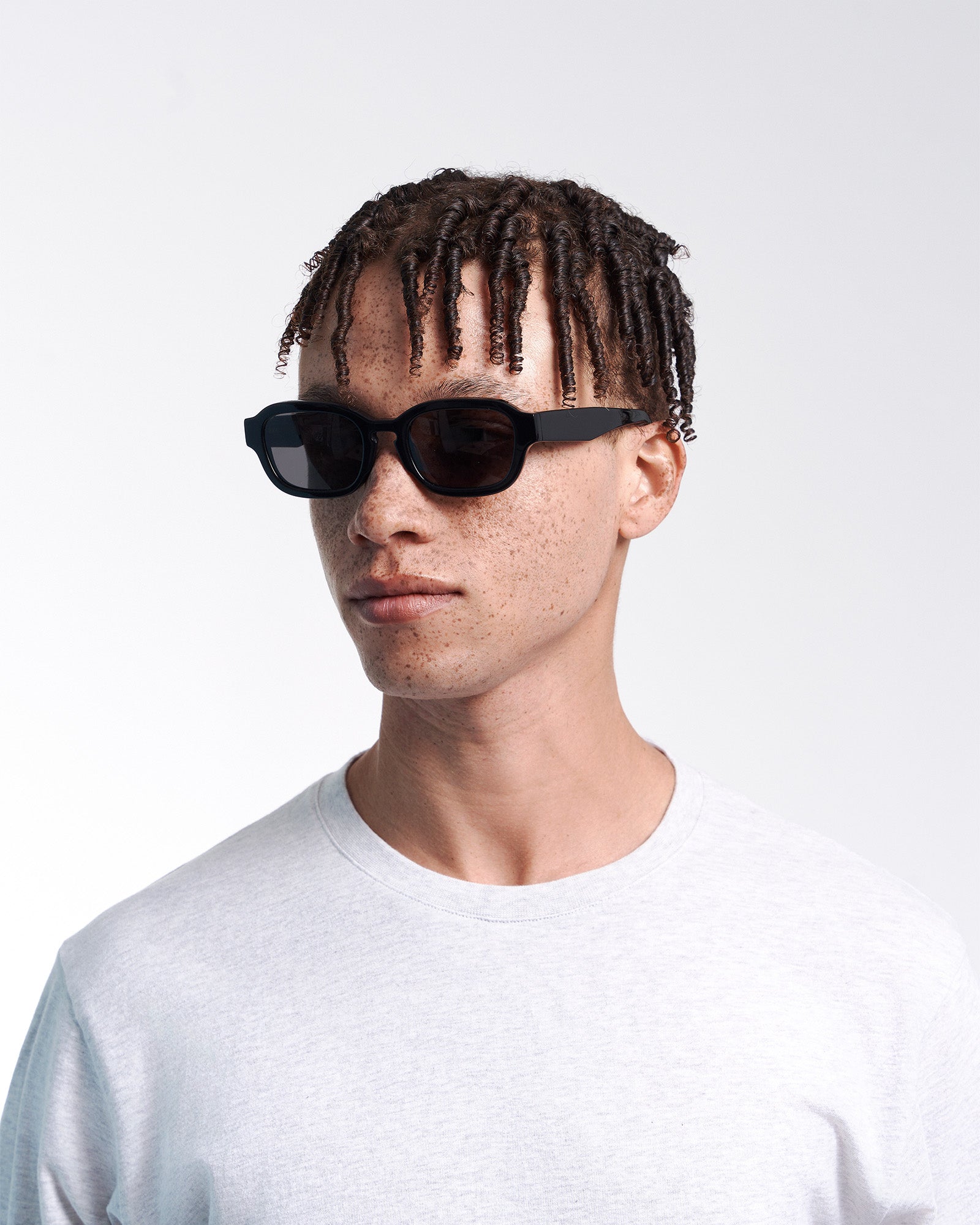 Sunglass 01 - Deep Black Solid - Lavender