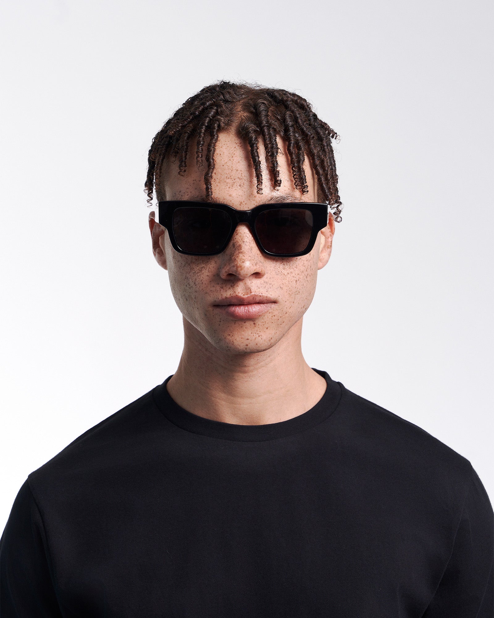 Sunglass 02 - Deep Black Solid - Lavender