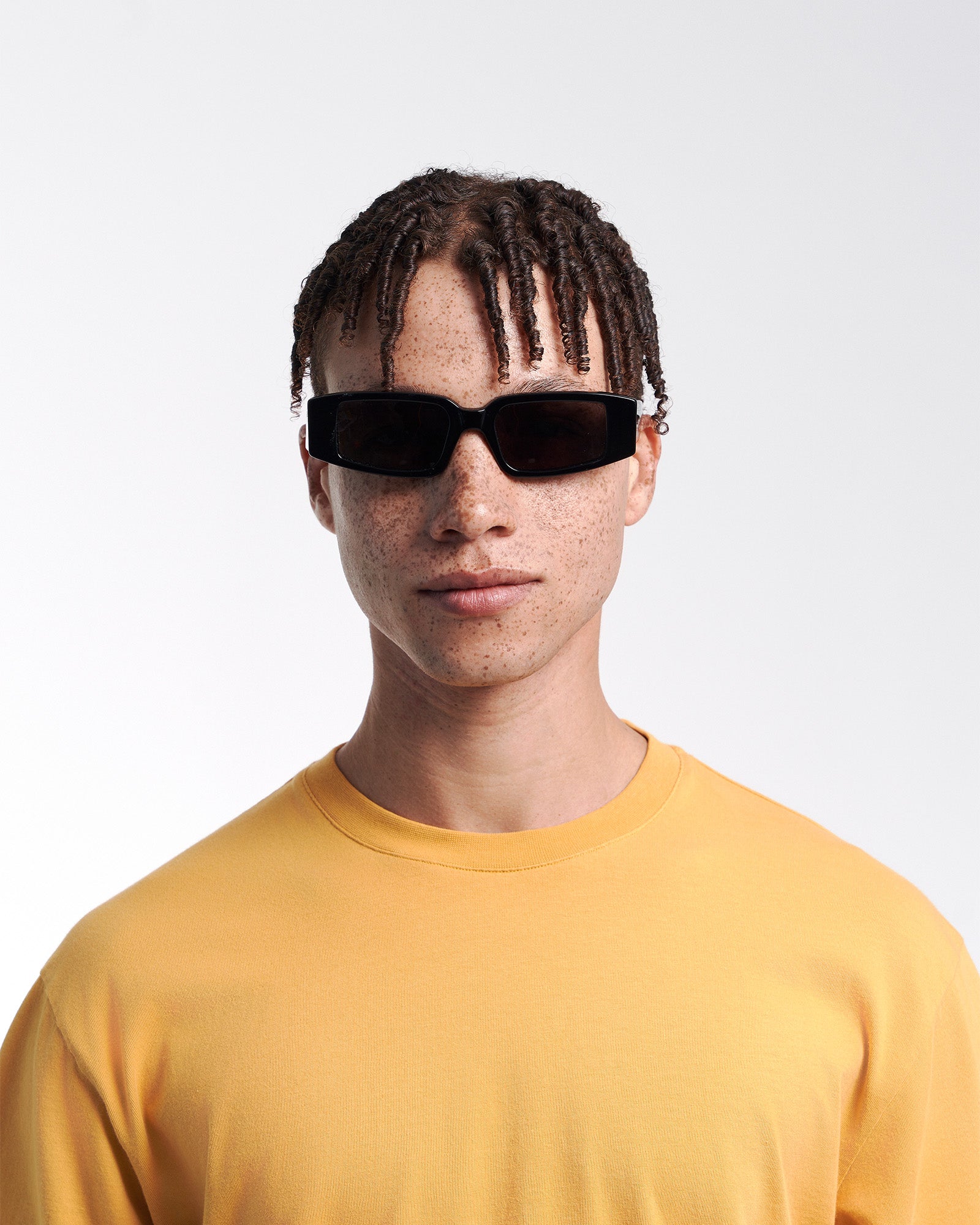 Sunglass 05 - Deep Black Solid - Lavender